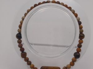 Armbånd med Tigerøje og naturperler