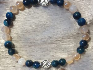 Armbånd i katteøje og perlemor