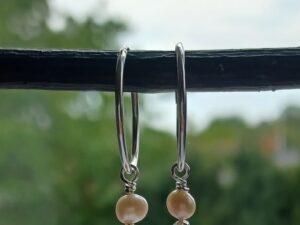 Sølv ørering med ferskvands perle